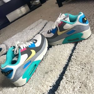 Brand New Nike Air Max 90 7Y or 8-8.5 womens